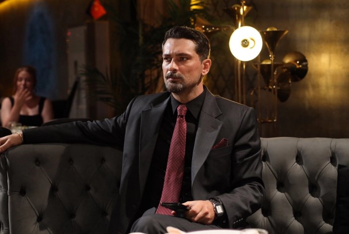 Незнакомец в зеркале/Aynadaki Yabancı 1 серия